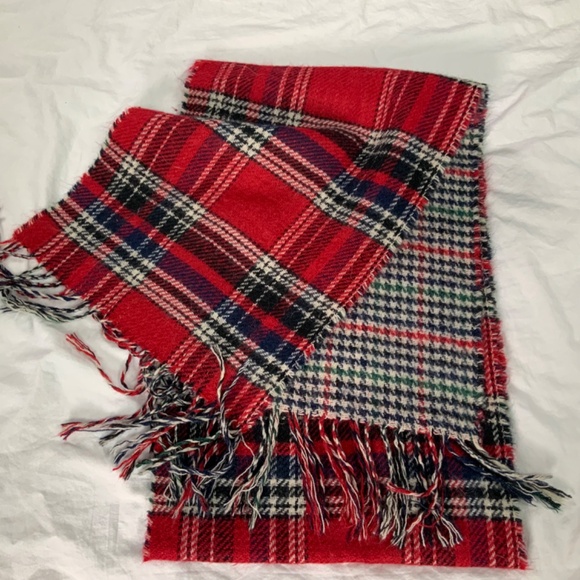 Reversible Plaid Scarf - Picture 4 of 4